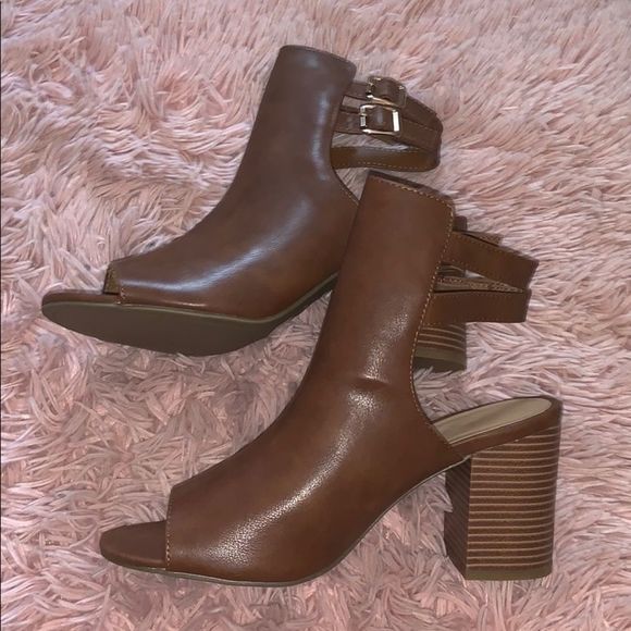 BAMBOO Shoes - Bamboo brown Peep Toe sling back bootie 9-9.5